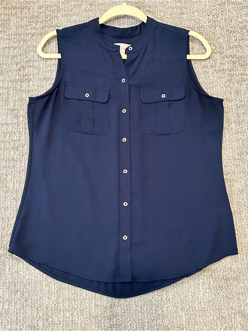 Banana Republic Women’s Navy sleeveless Button-Up Shirt